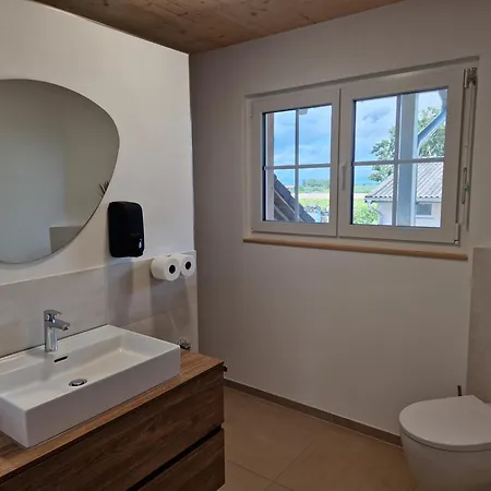 Apartment Fewo1 Neuwertige, Grosse 110qm Ueber Zwei Etagen Mit Balkon Im Aussenbereich Riegel