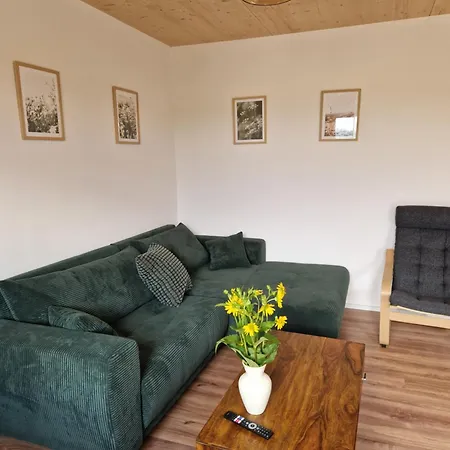 Lägenhet Fewo1 Neuwertige, Grosse 110qm Ueber Zwei Etagen Mit Balkon Im Aussenbereich Riegel