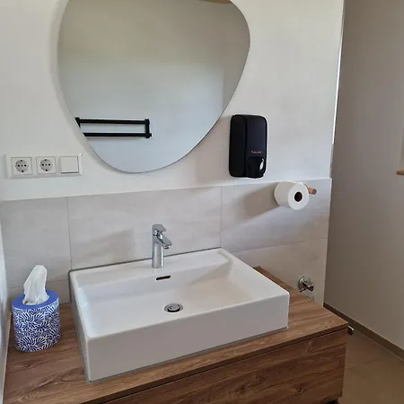 Fewo1 Neuwertige, Grosse 110qm Ueber Zwei Etagen Mit Balkon Im Aussenbereich * Riegel