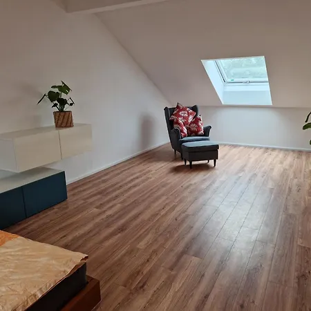 Lägenhet Fewo1 Neuwertige, Grosse 110qm Ueber Zwei Etagen Mit Balkon Im Aussenbereich