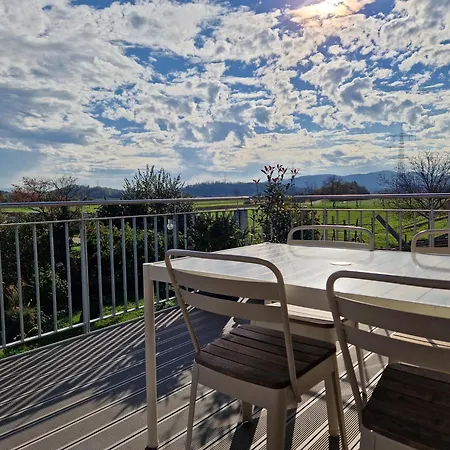 Fewo1 Neuwertige, Grosse 110qm Ueber Zwei Etagen Mit Balkon Im Aussenbereich * Riegel